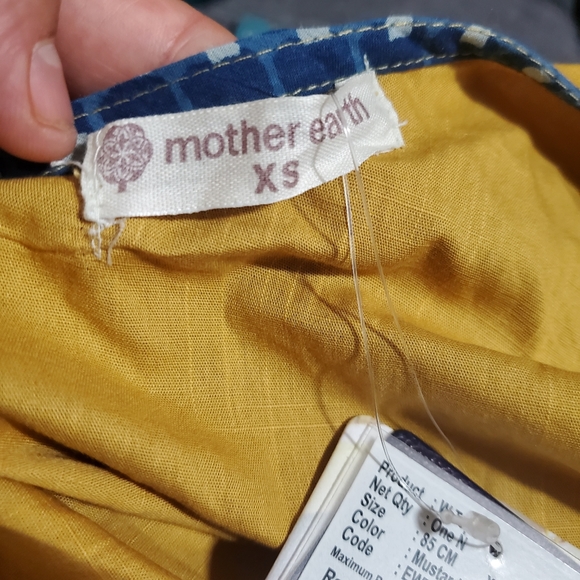 Mother Earth Mustard Sleeveless Top Size XS.Pit to pit approx: 16 inches Righ - Picture 6 of 6